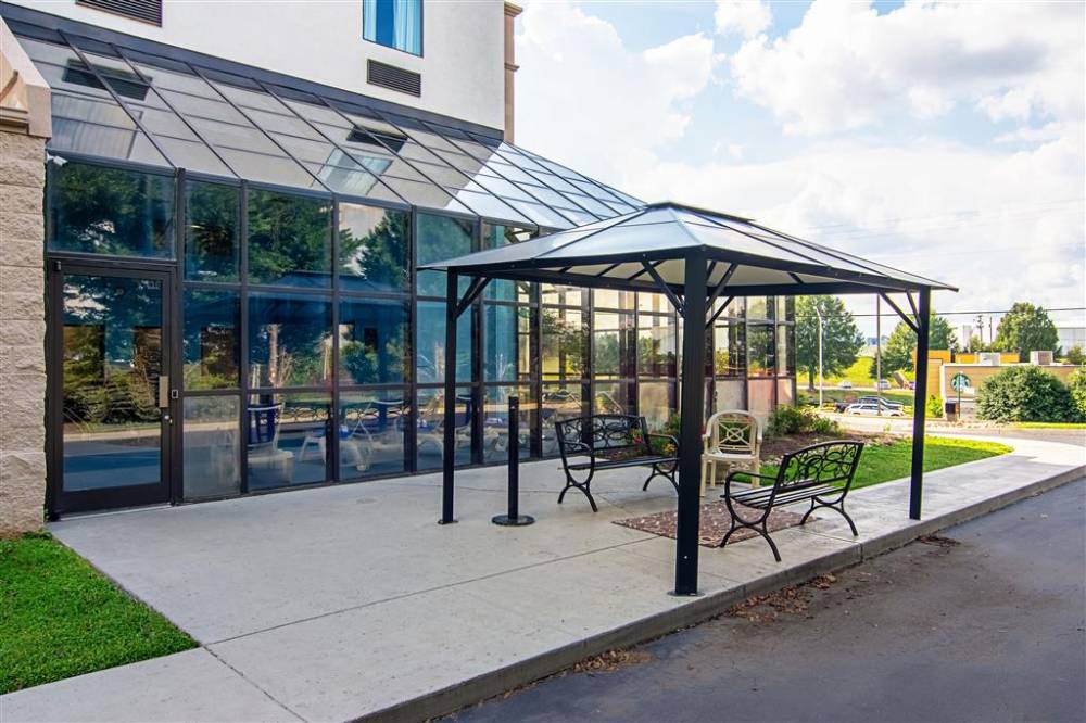 Comfort Suites Airport 2