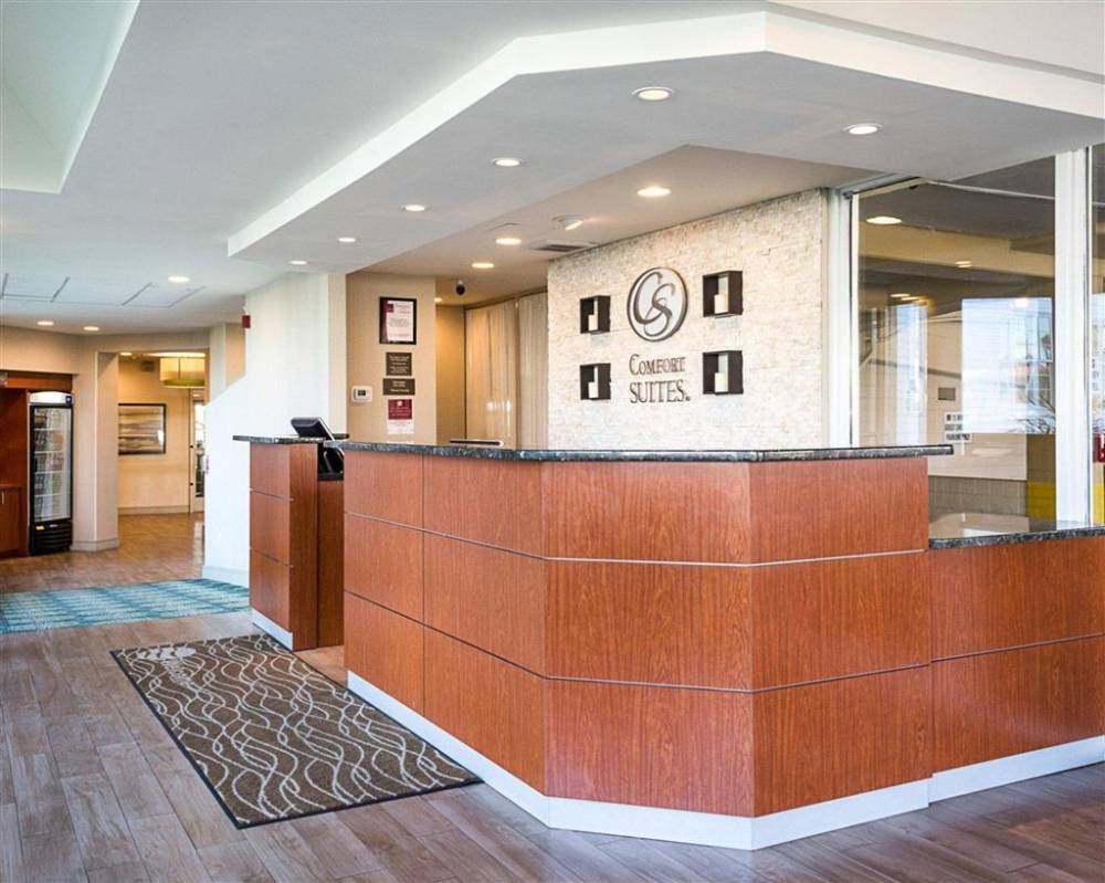 Comfort Suites Beachfront 6