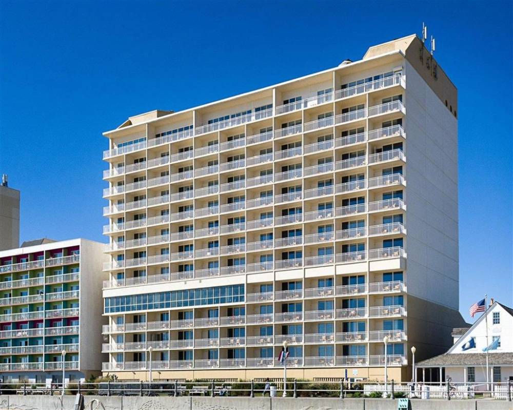 Comfort Suites Beachfront 3
