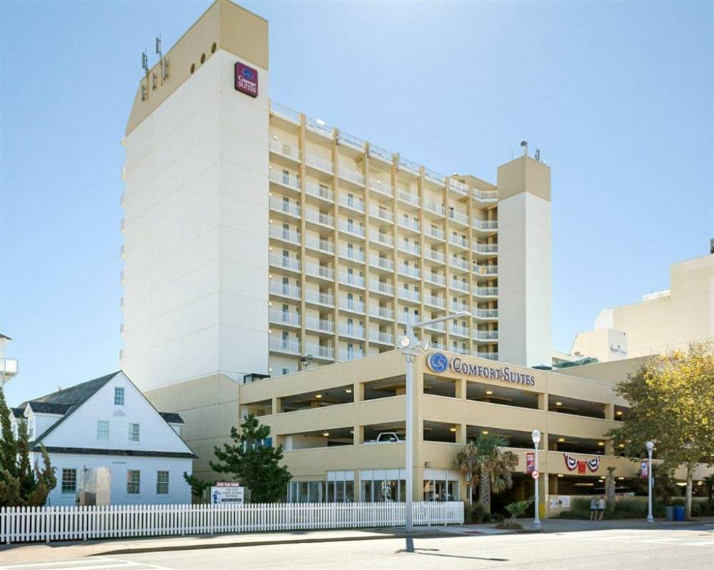 Comfort Suites Beachfront 4