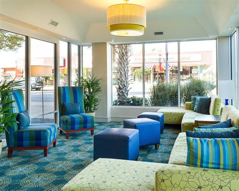 Comfort Suites Beachfront 7