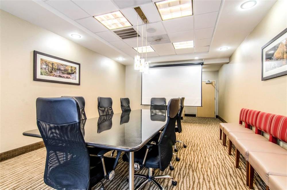 Comfort Suites Bentonville 4