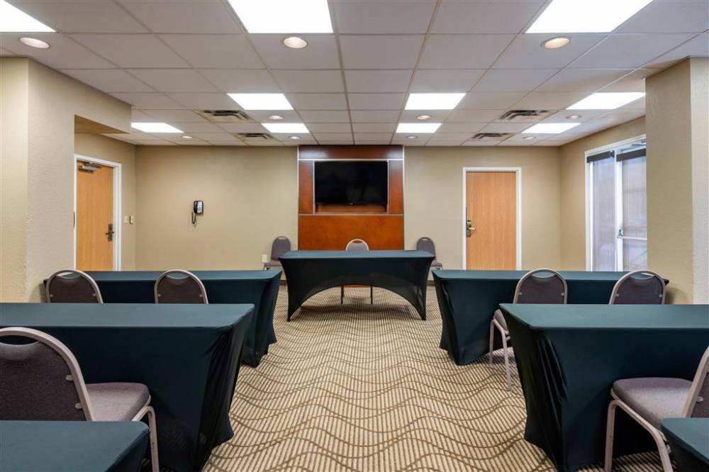 Comfort Suites Downtown 3