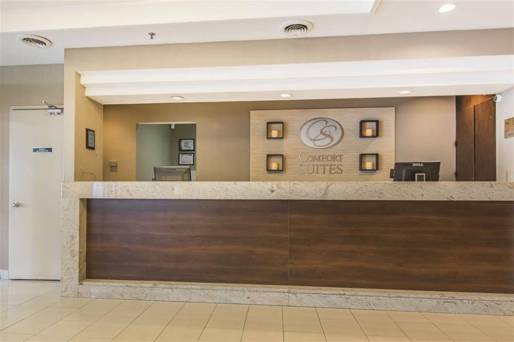 Comfort Suites Downtown 3