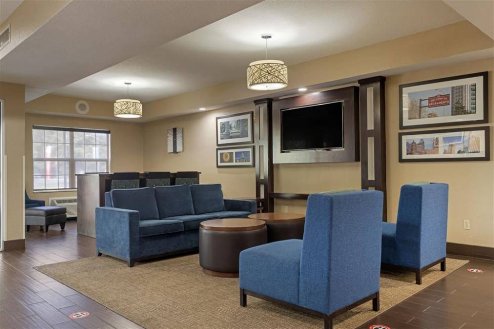 Comfort Suites Downtown Sacramento 4