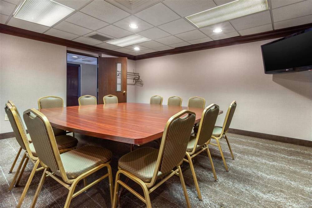Comfort Suites Green Bay 2