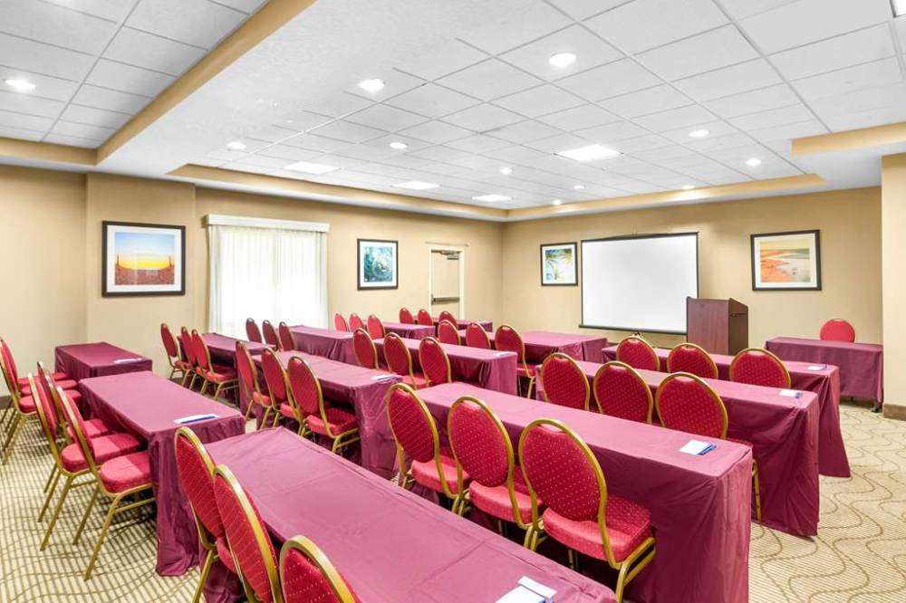 Comfort Suites Orlando Airport 3