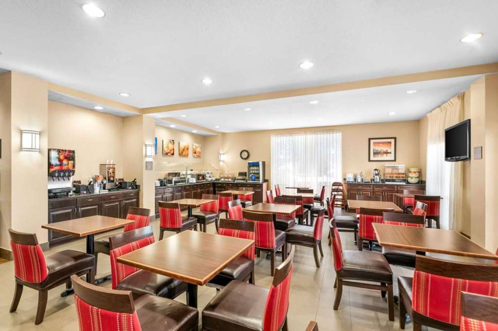 Comfort Suites Orlando Airport 8