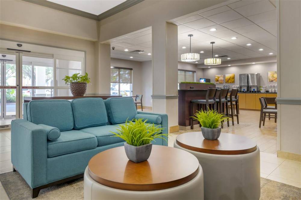 Comfort Suites Orlando 6