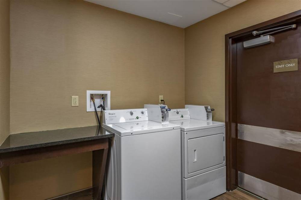 Comfort Suites Perrysburg - Toledo South 9