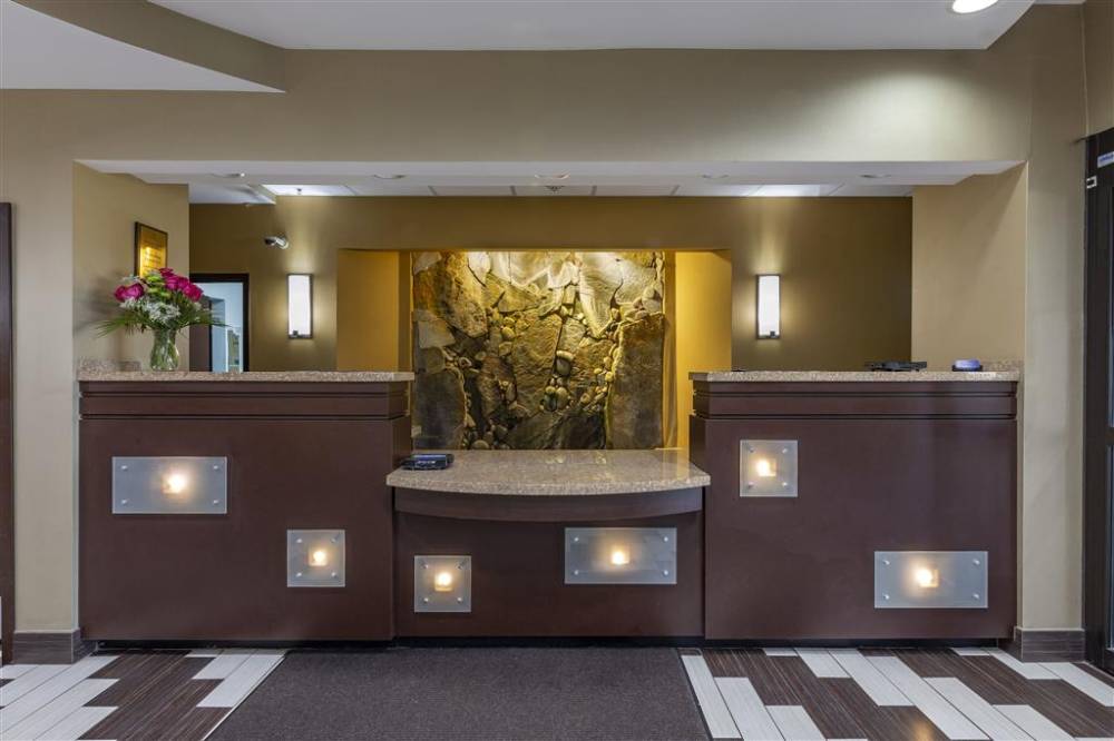 Comfort Suites Perrysburg - Toledo South 6