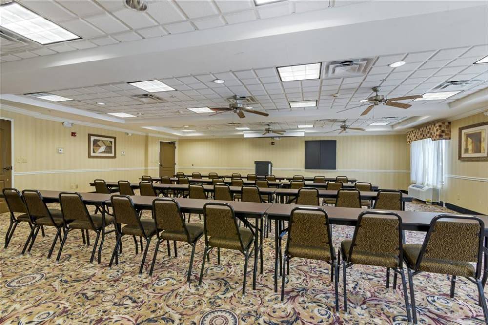 Comfort Suites Savannah North 4