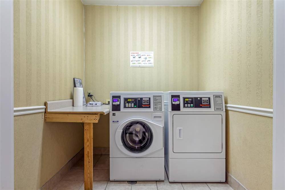 Comfort Suites Savannah North 7