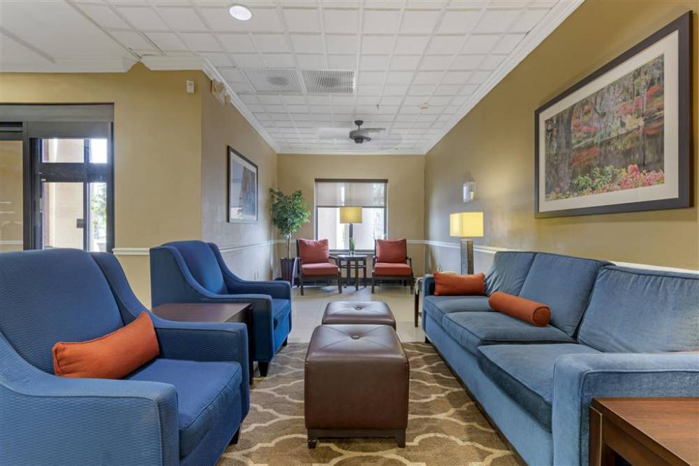 Comfort Suites Savannah North 5