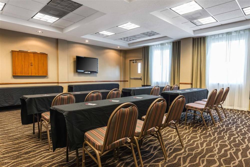 Comfort Suites Tampa Airport North 2