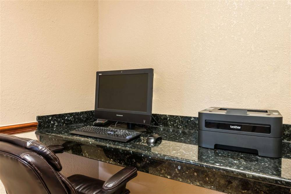 Comfort Suites Tampa Airport North 4