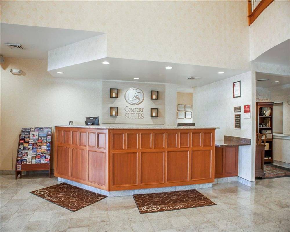 Comfort Suites West Warwick - Providence 9