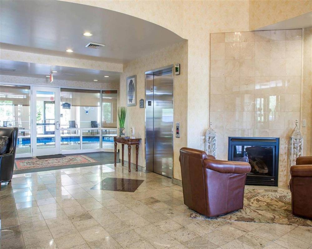 Comfort Suites West Warwick - Providence 6