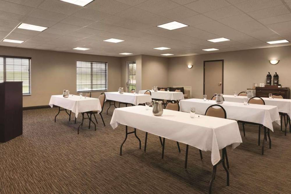Country Inn And Suites By Radisson Indianapolis Airport South In 3