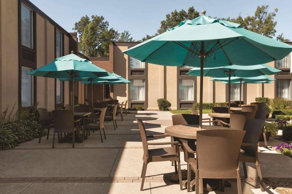 Country Inn And Suites By Radisson Traverse City Mi 6