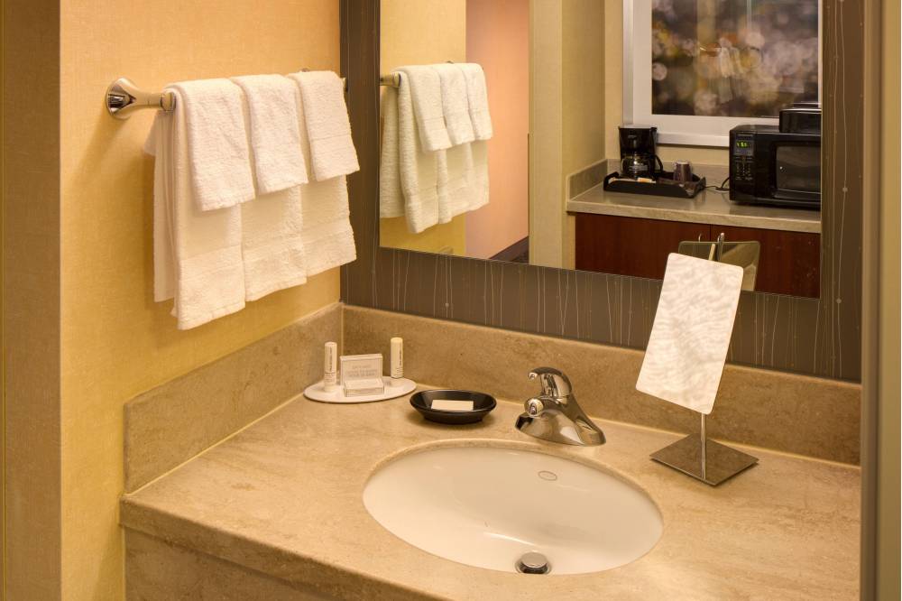 Courtyard By Marriott Anchorage Airport 2