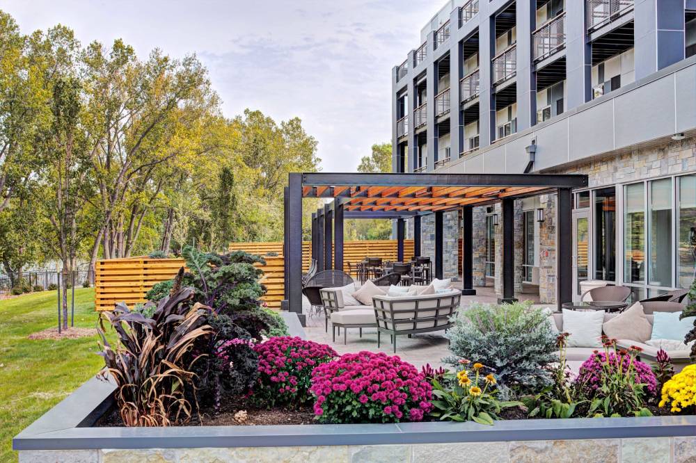 Courtyard By Marriott Appleton Riverfront 5