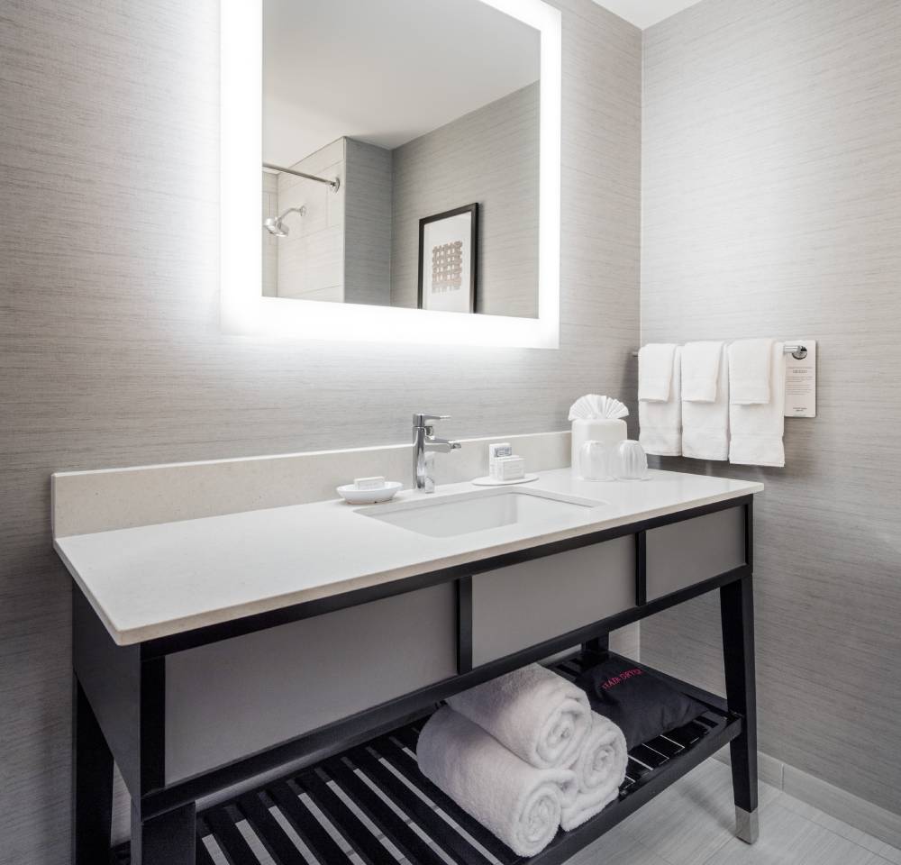 Courtyard By Marriott Boston Brookline 4
