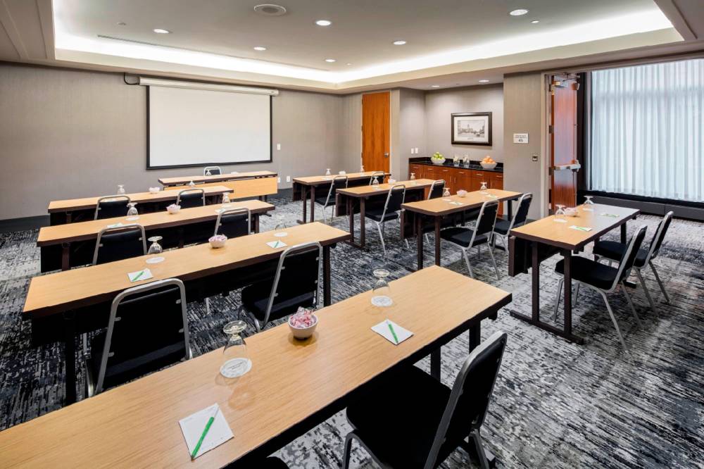 Courtyard By Marriott Boston Brookline 10