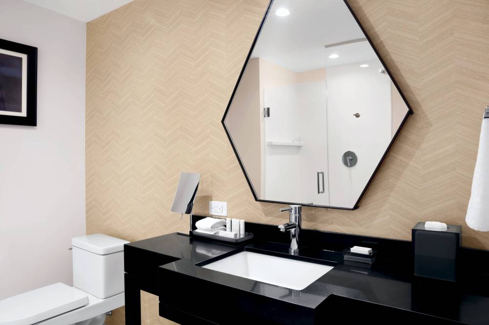 Guest Bathroom - Tub