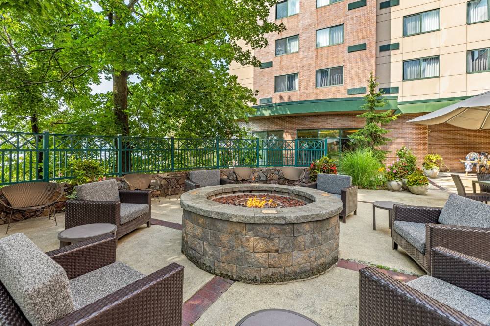 Courtyard By Marriott Boston Waltham 5