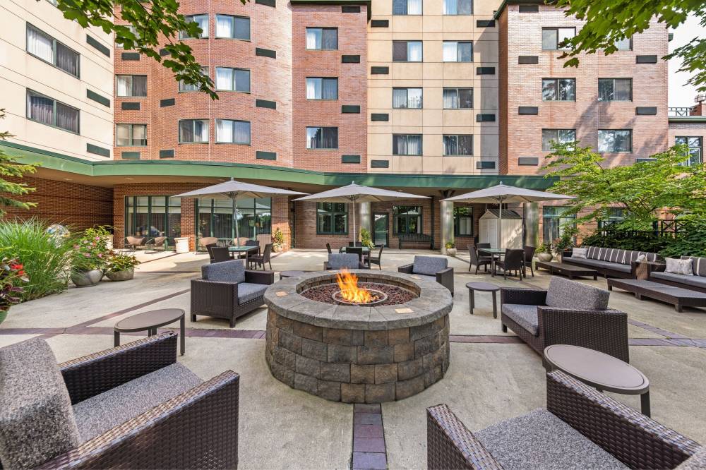 Courtyard By Marriott Boston Waltham 6