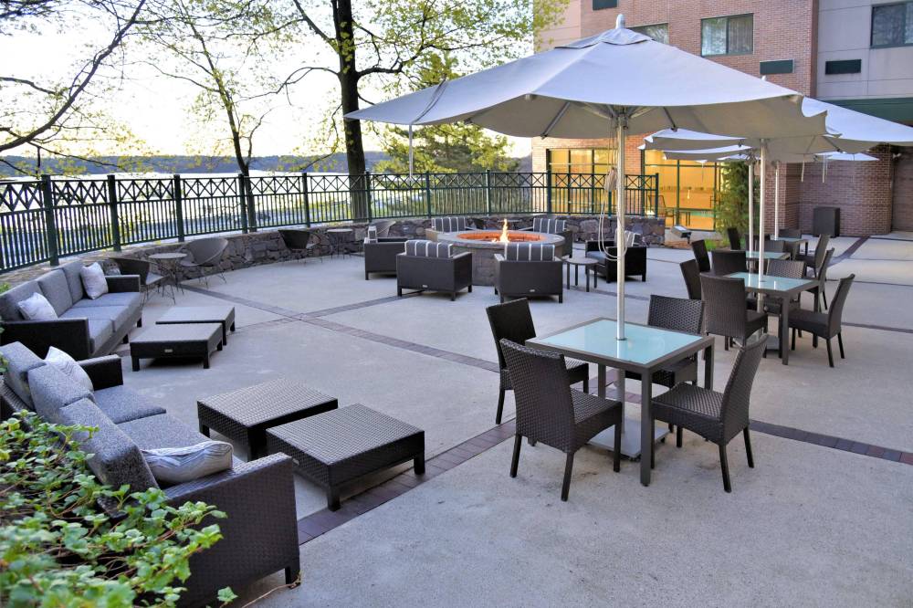 Courtyard By Marriott Boston Waltham 4