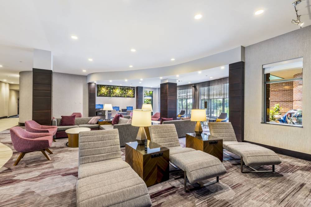 Courtyard By Marriott Boston Waltham 2