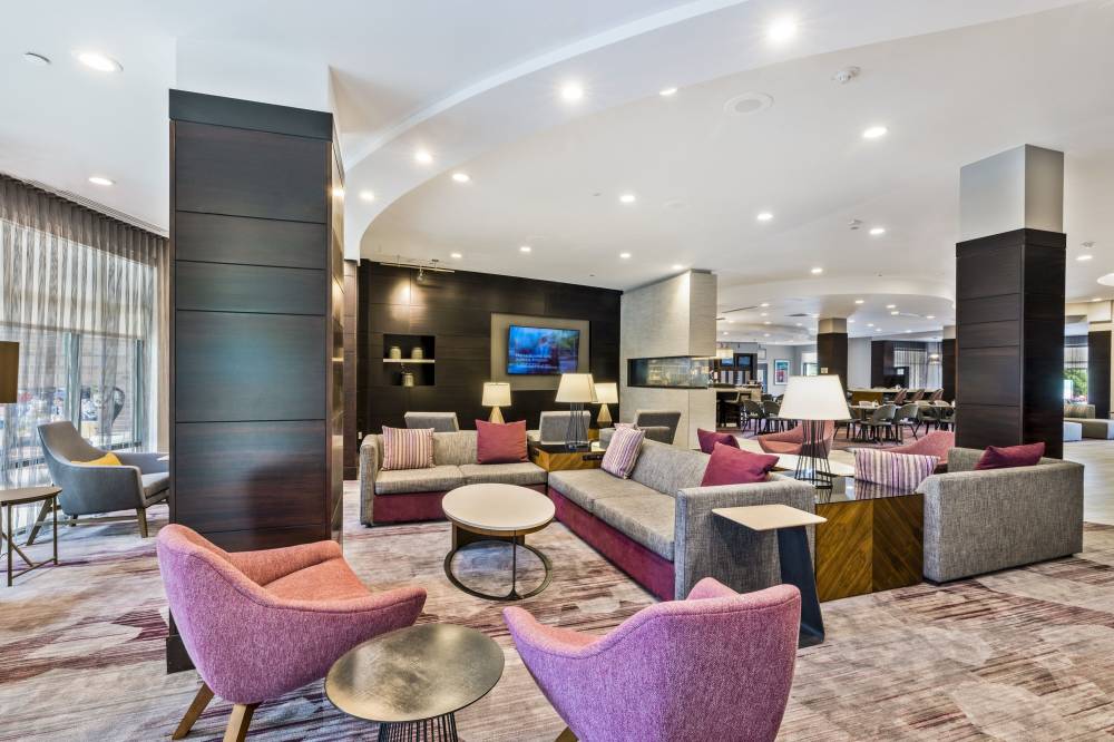 Courtyard By Marriott Boston Waltham 8