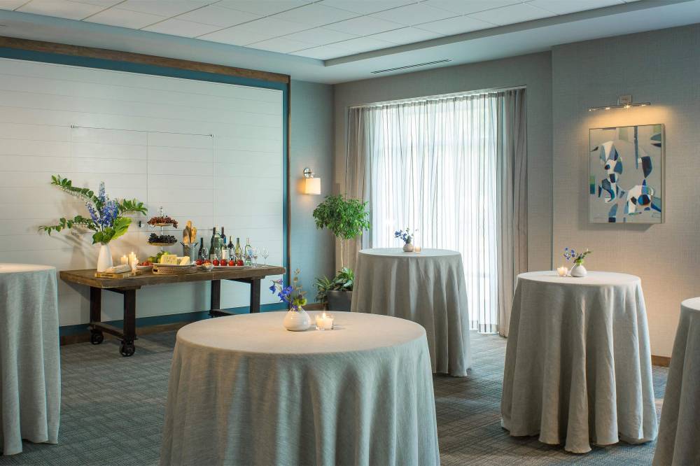 Courtyard By Marriott Burlington Harbor 7