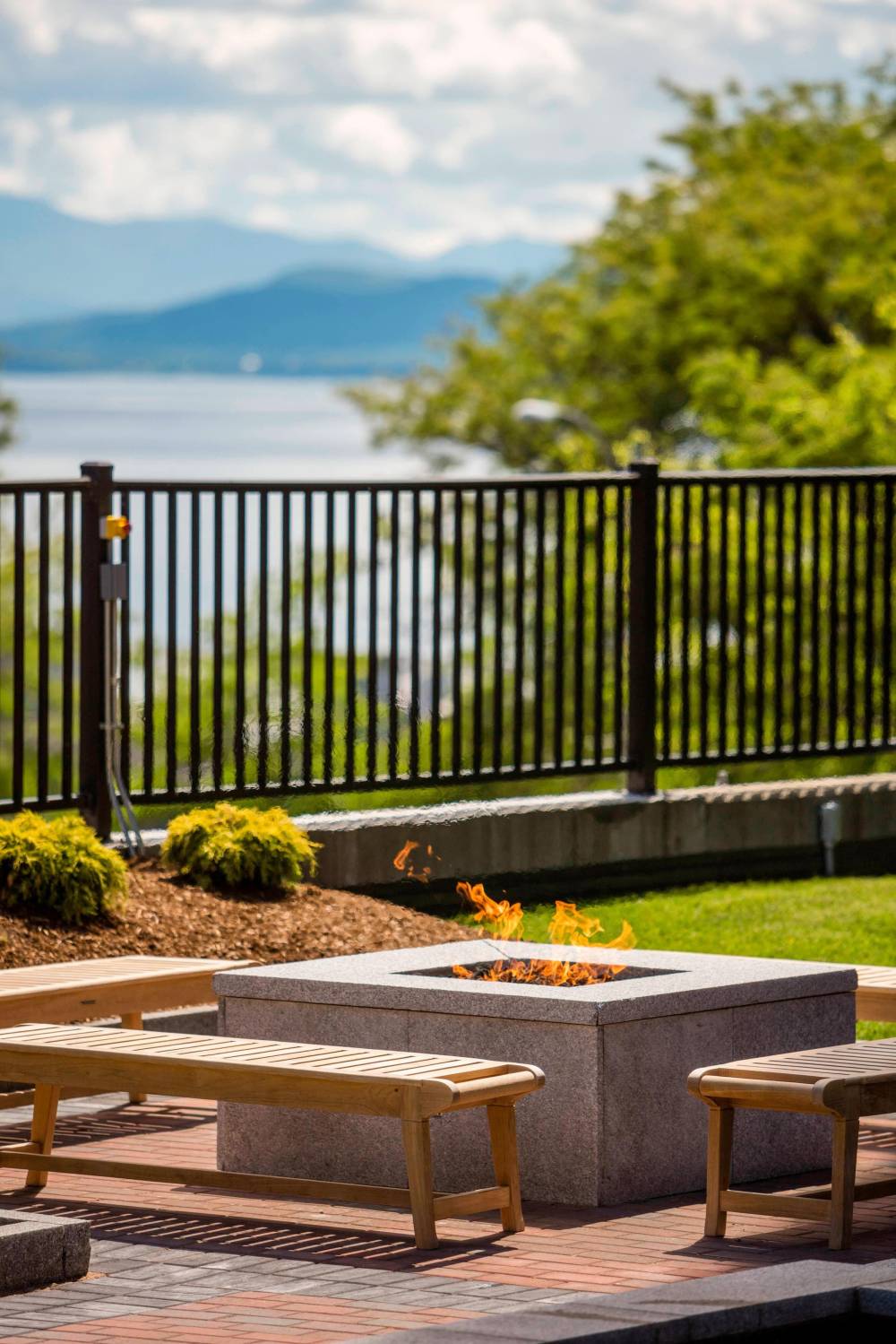 Courtyard By Marriott Burlington Harbor 3