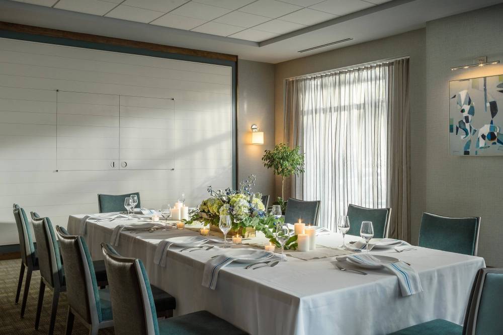 Courtyard By Marriott Burlington Harbor 8