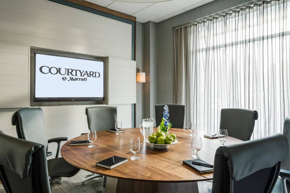 Courtyard By Marriott Burlington Harbor 5