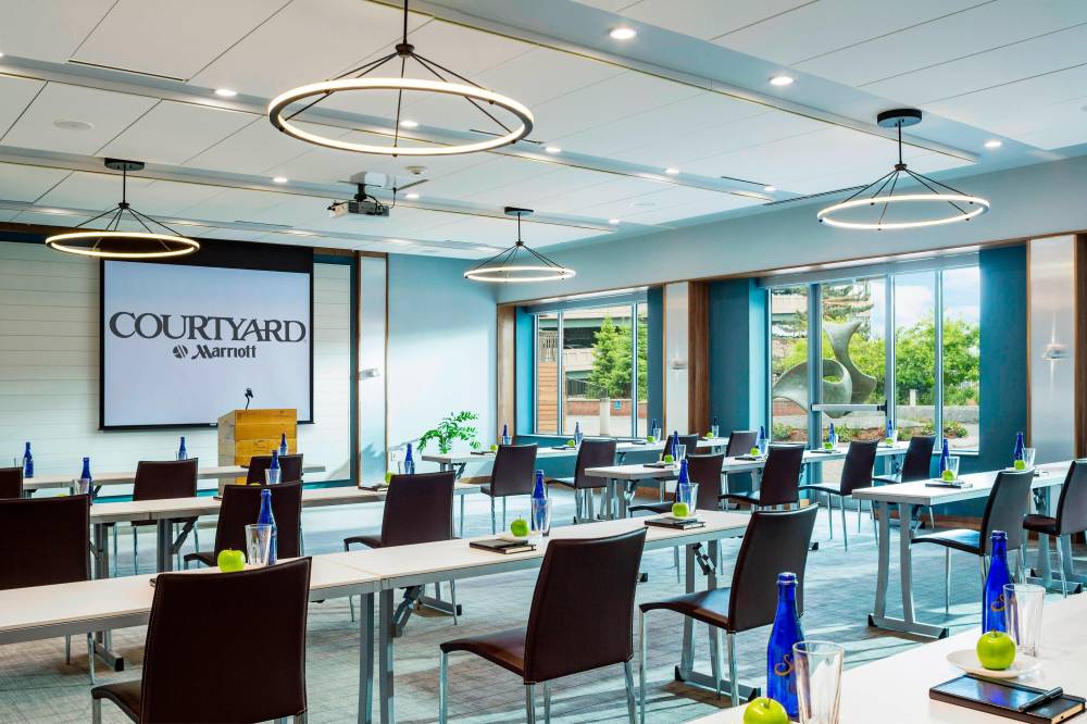 Courtyard By Marriott Burlington Harbor 10