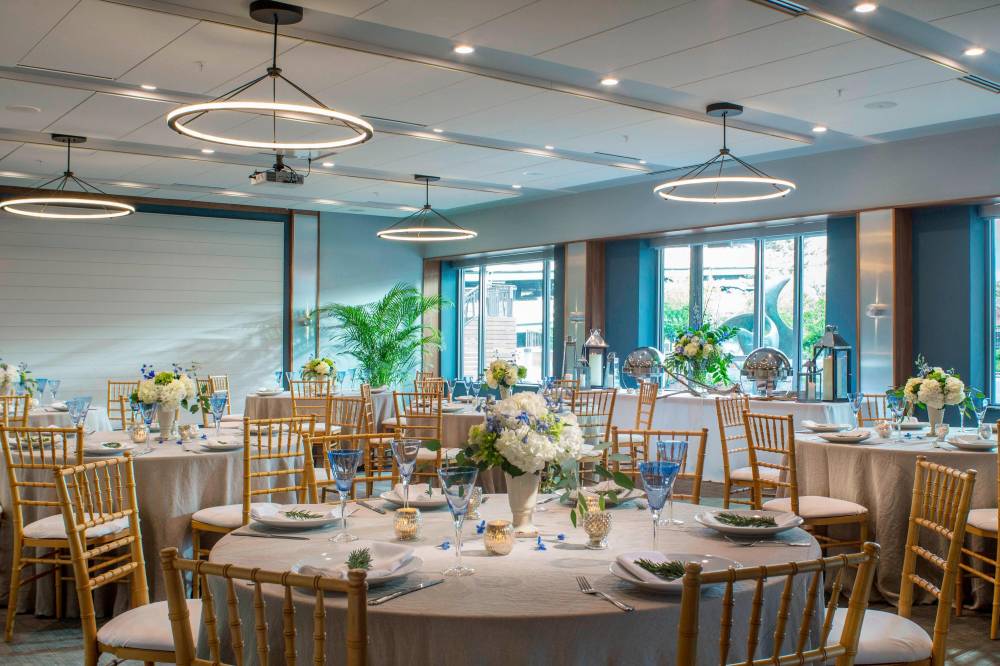 Courtyard By Marriott Burlington Harbor 9