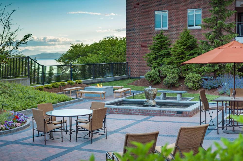 Courtyard By Marriott Burlington Harbor 2