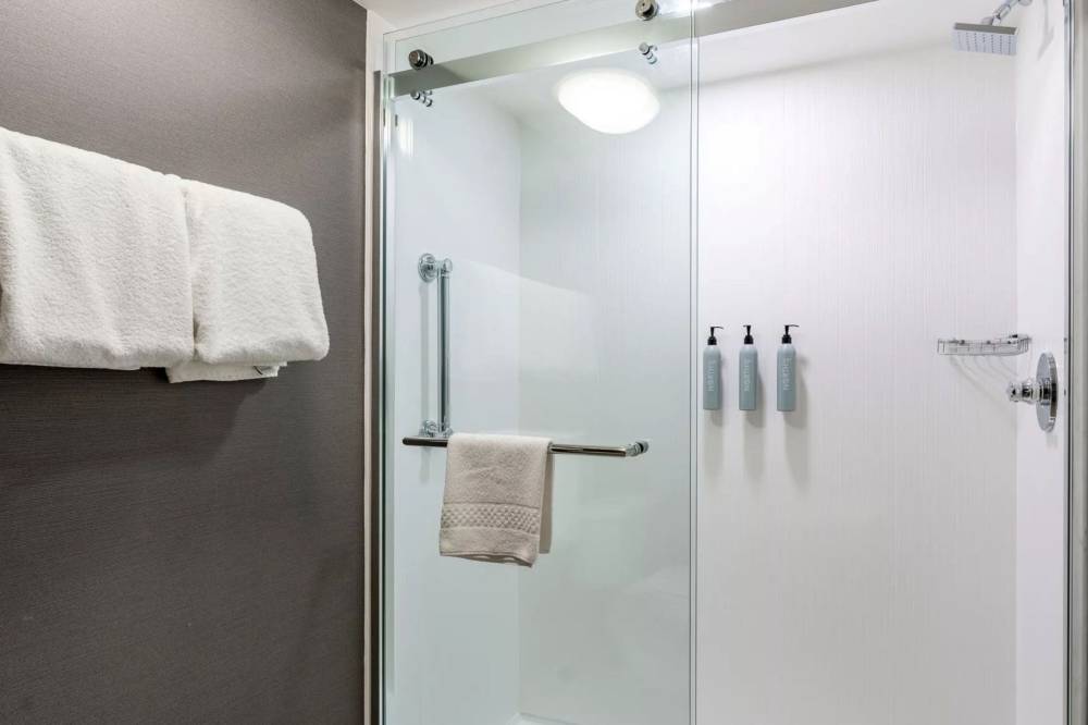 Courtyard By Marriott Burlington Williston 2