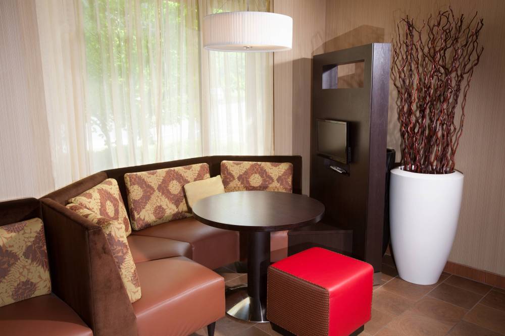 Courtyard By Marriott Burlington Williston 7