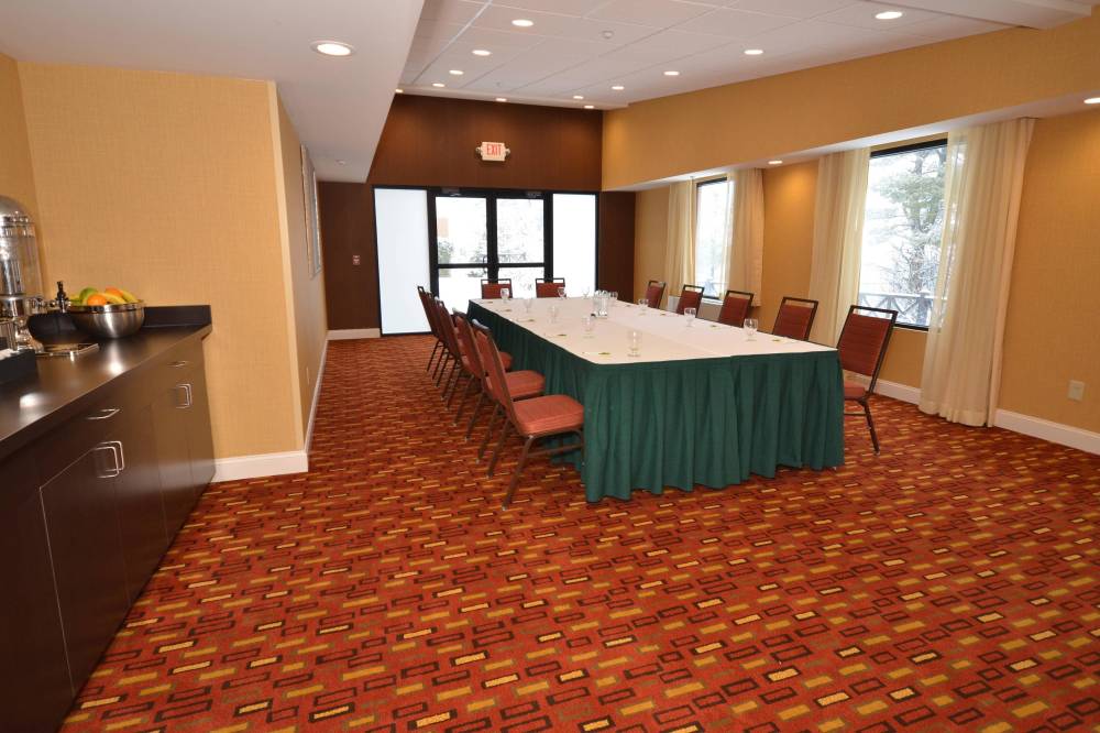 Courtyard By Marriott Burlington Williston 9