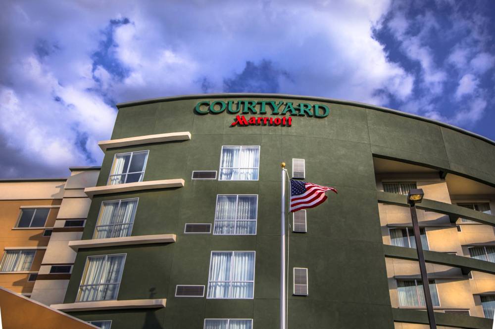 Courtyard By Marriott Charleston Downtown Civic Center 2