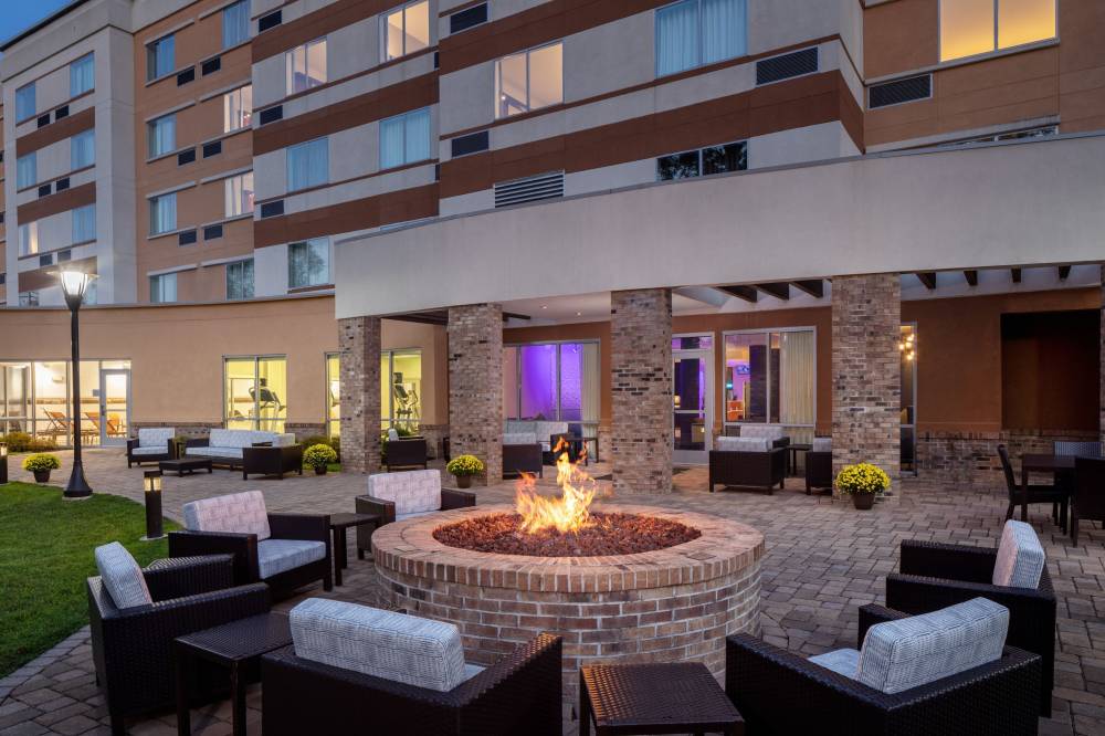 Courtyard By Marriott Charleston Downtown Civic Center 7