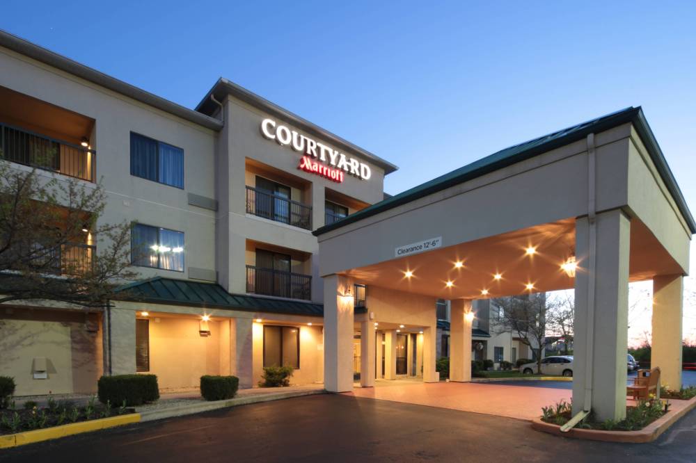 Courtyard By Marriott Dayton North 3