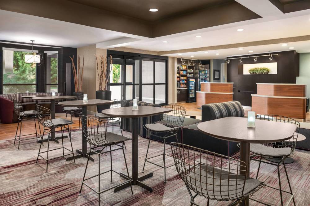 Courtyard By Marriott Dayton North 8