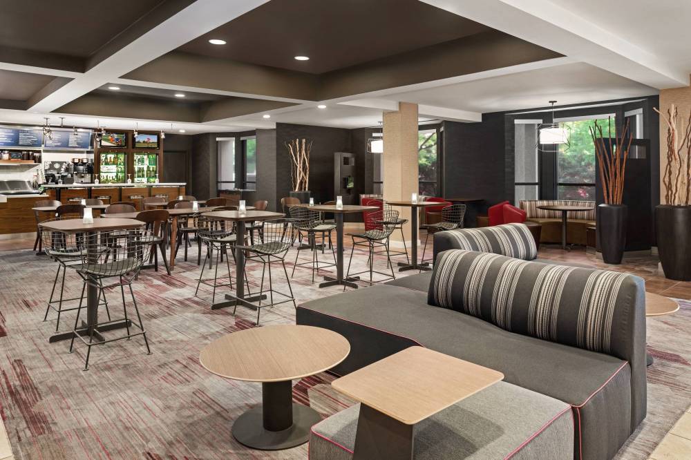 Courtyard By Marriott Dayton North 7