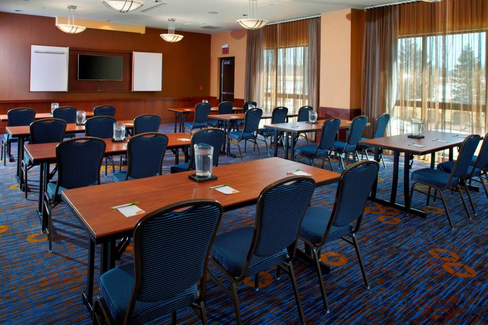 Courtyard By Marriott Dayton-university Of Dayton 4